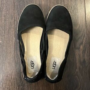 UGG Slip-on Shoes/Flats Size 5 in Black